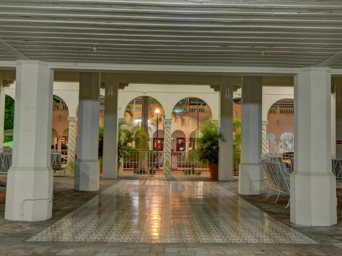 Hemingway Suites At Palm Beach Hotel Island Extérieur photo